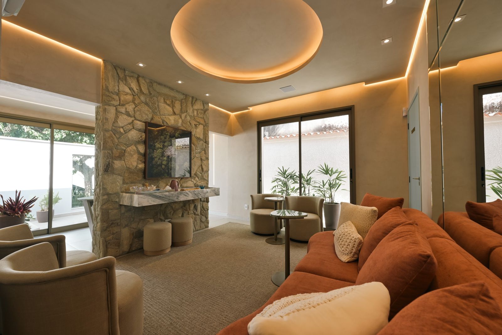 Lounge da recepção da RADA CLINIC